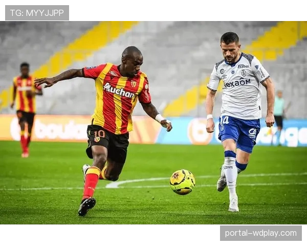 朗斯主帅海斯专访：详解3-4-2-1阵型如何打造法甲最稳固防线之一